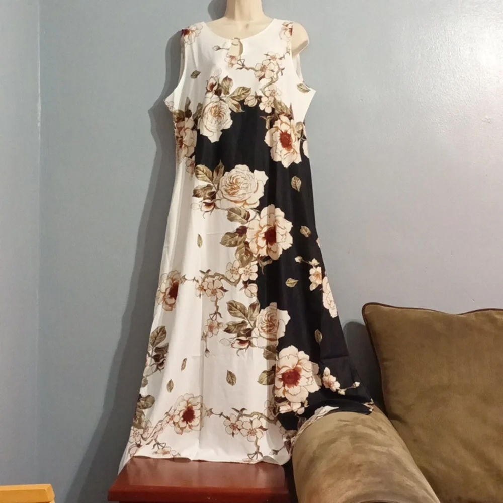 White & black floral print Maxi dress size 2XL new in package - Picture 3 of 17